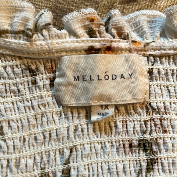 Melloday Floral Smocked Short Sleeve cream blouse - Picture 7 of 9